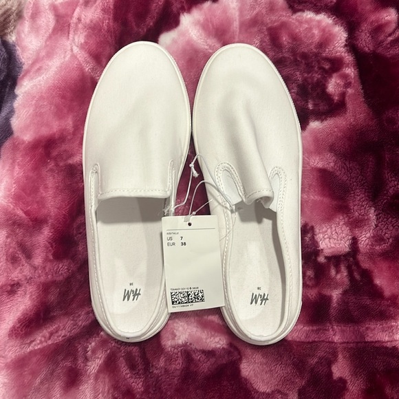 H&M Women’s Slip on Sneaker - Picture 1 of 4